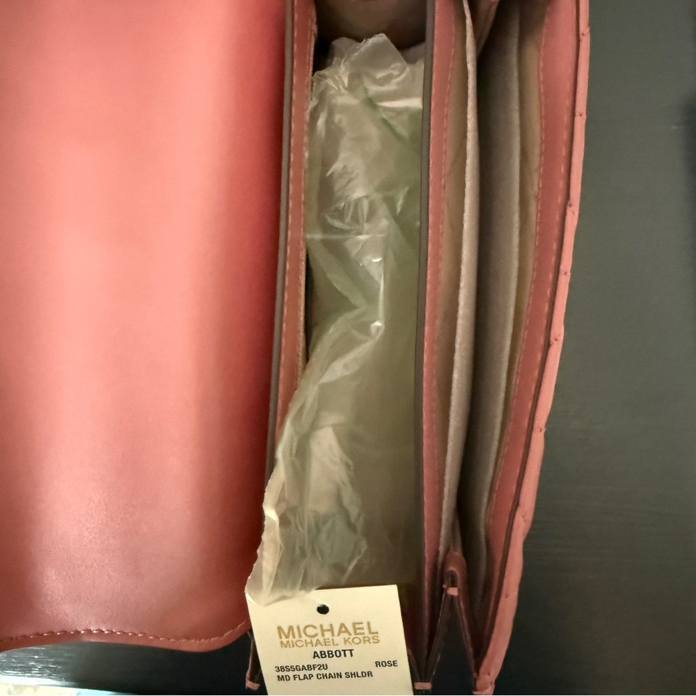 NWT - Michael Kors Blush Quilted Shoulder Bag with Gold Chain - Picture 6 of 8